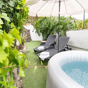 https://emblemtica-los-helechos.tenerifehoteles.net